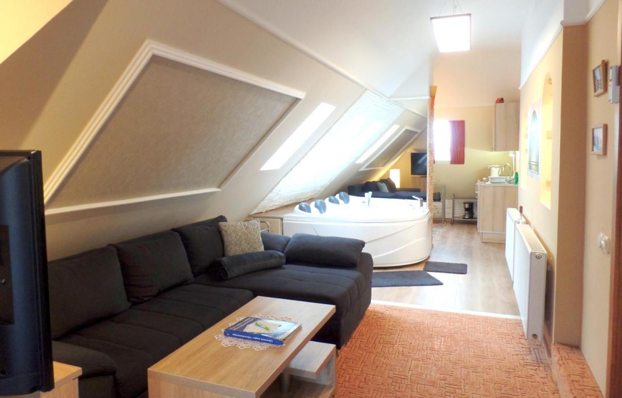 Apartman Siesta Buek - Buekfuerdo Екстер'єр фото